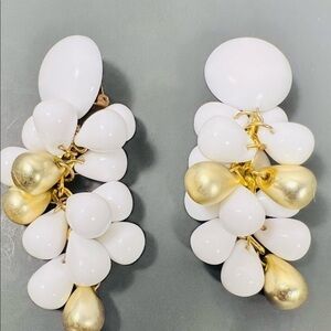 1980’s vintage SET OF 3 dangle drop clip on Earrings and matching necklace